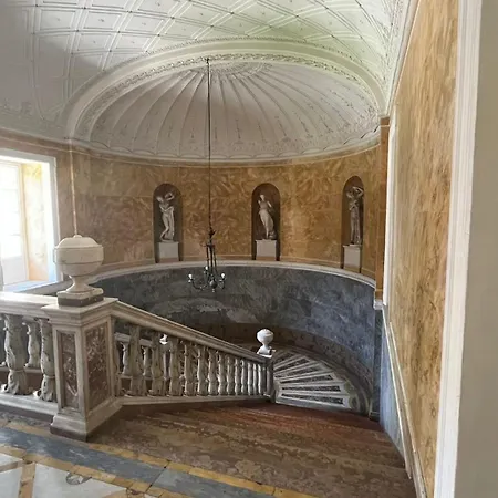 Regal Riggio Apartment